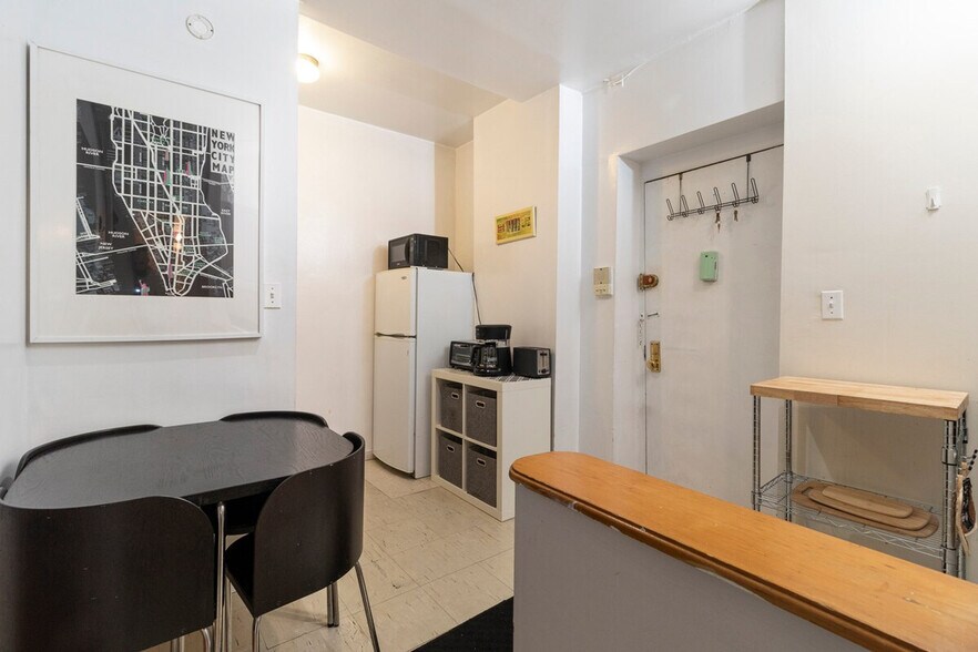 Building Photo - 329 E 94th St