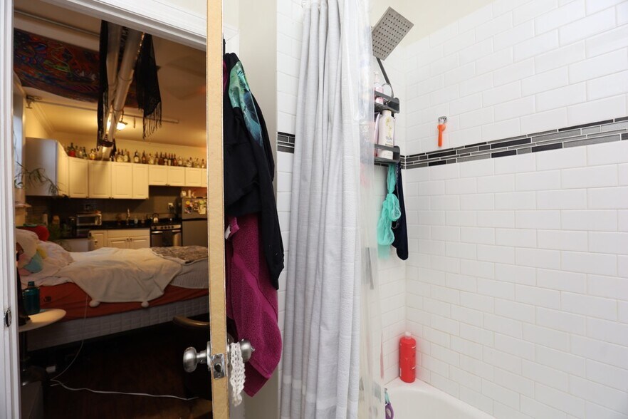 Building Photo - 2129 N Dayton St