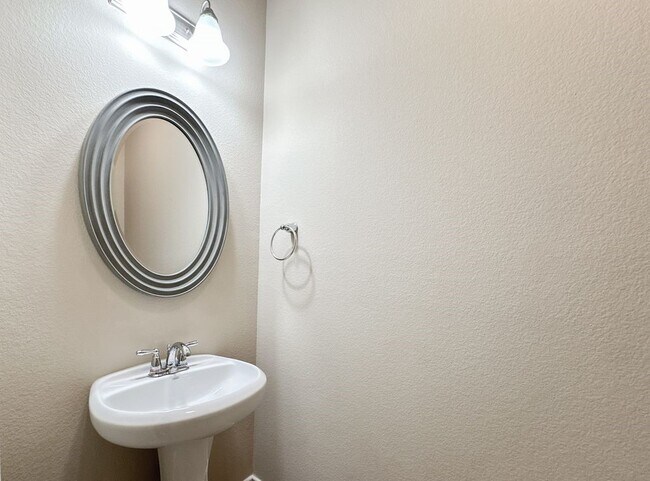 Building Photo - 10 Pilot Rock Pl