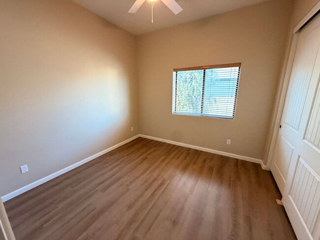 Building Photo - End Unit *Gated* Downtown Phx Townhome 2 Car Garage!