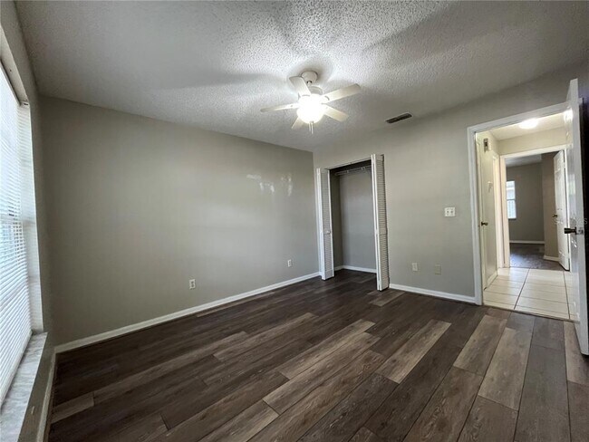 Building Photo - 1465 Tiverton Dr