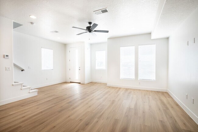 Building Photo - 2649 E Gray Birch Dr