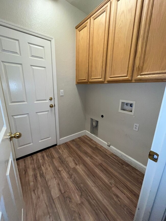 Building Photo - 4 Bed | 2 Bath | 1659SF | Tenant Pays $195...