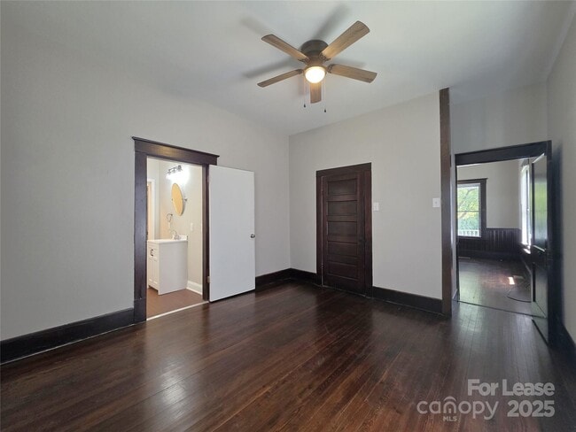 Building Photo - 904 S Salisbury Ave