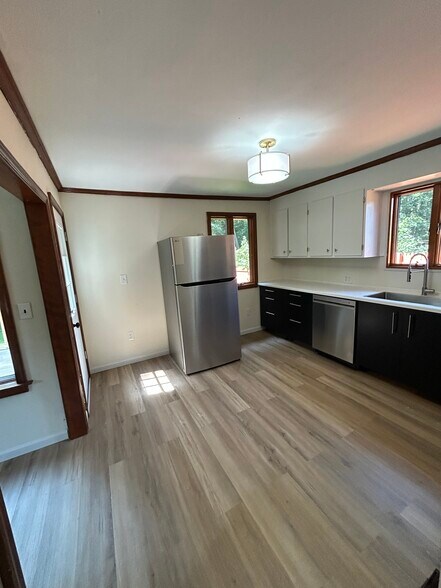 Building Photo - 6 Sleepy Hollow Pentway