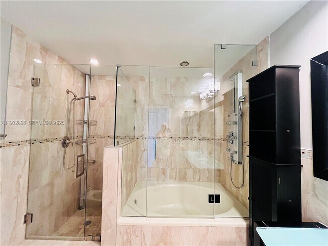 Building Photo - 253 Poinciana Island Dr