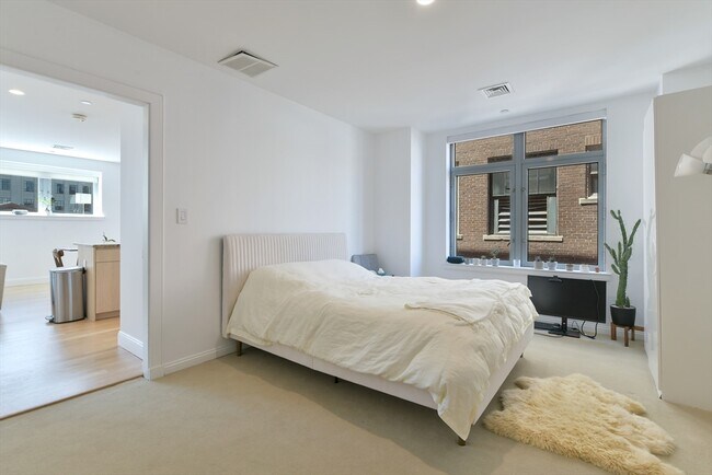 Building Photo - 425 Boylston St