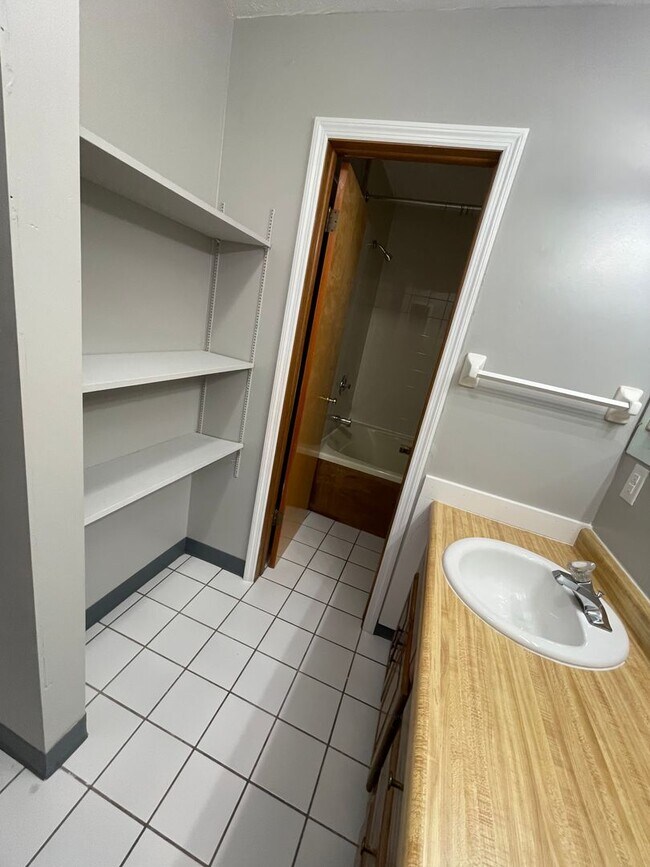 Building Photo - (22) 98-100 Woodruff Avenue