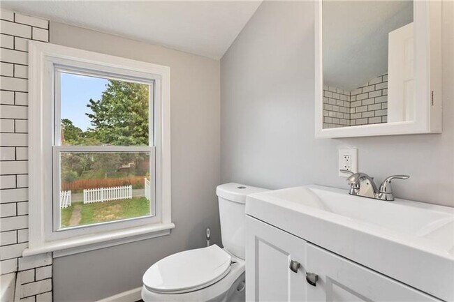 Building Photo - North Hills Area Bungalow