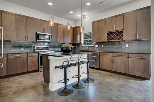 Building Photo - 3504 Clawson Rd