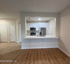 Building Photo - 7990 Baymeadows Cir E