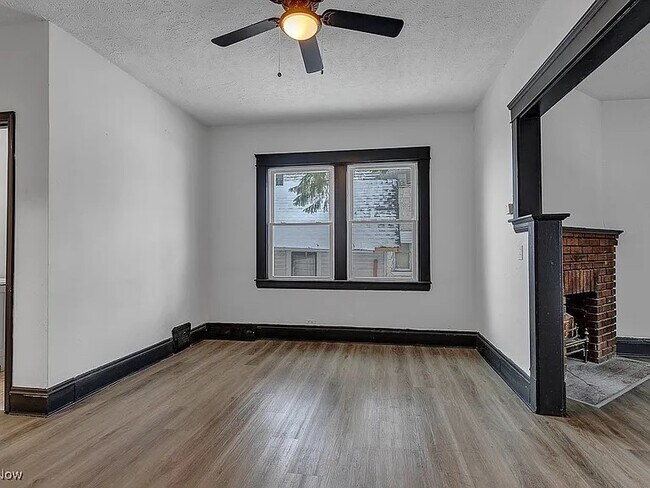 Building Photo - 1064 E 78th St