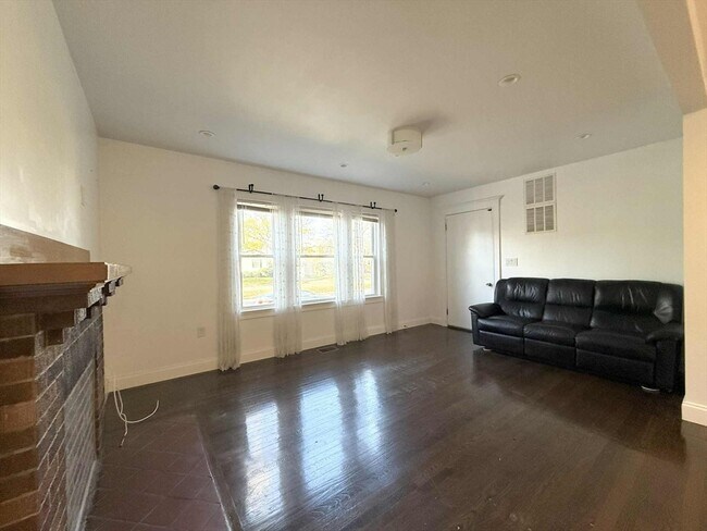 Building Photo - 239 Quincy Shore Dr