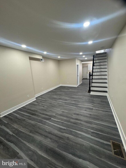 Building Photo - 459 High St