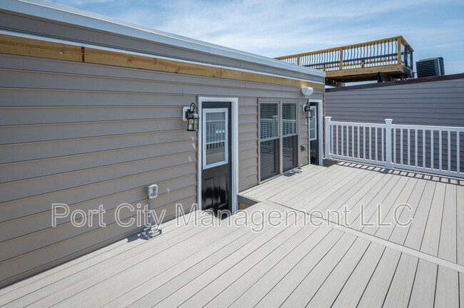 Building Photo - 903 S Decker Ave