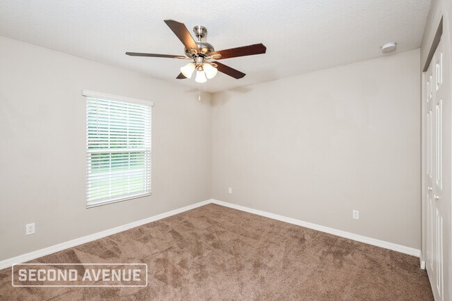 Building Photo - 846 Carnation Ave SE