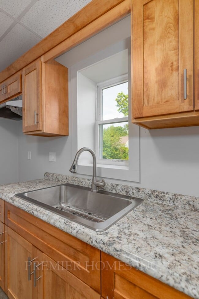 Building Photo - 3 Bed Home with Large Yard & Detached Garage – $1,495/mo