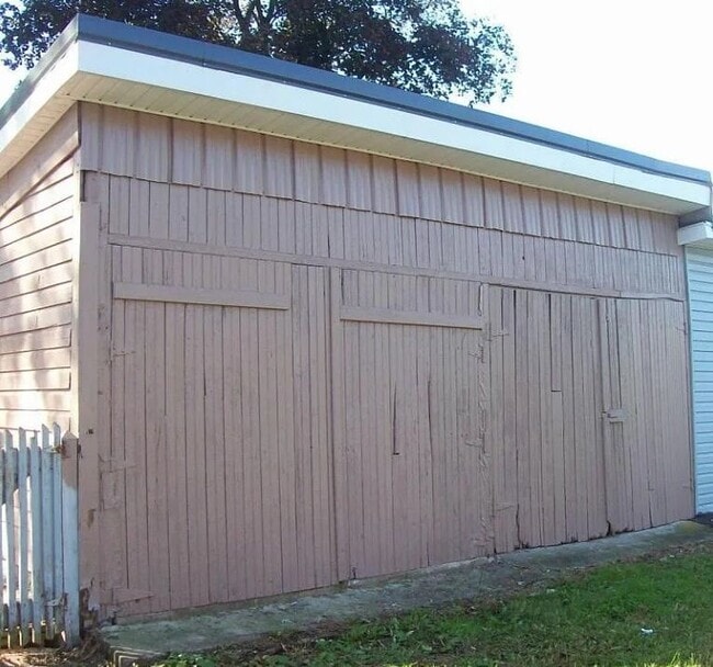 Building Photo - 219 Mt Joy St