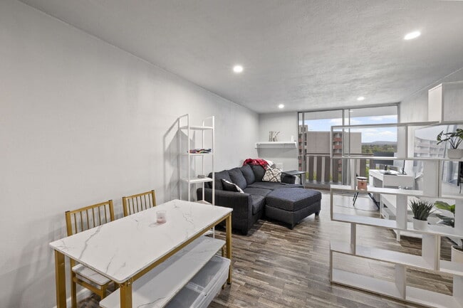 Building Photo - Live Above It All at the Satellite Condo 1 bed 1 bath!