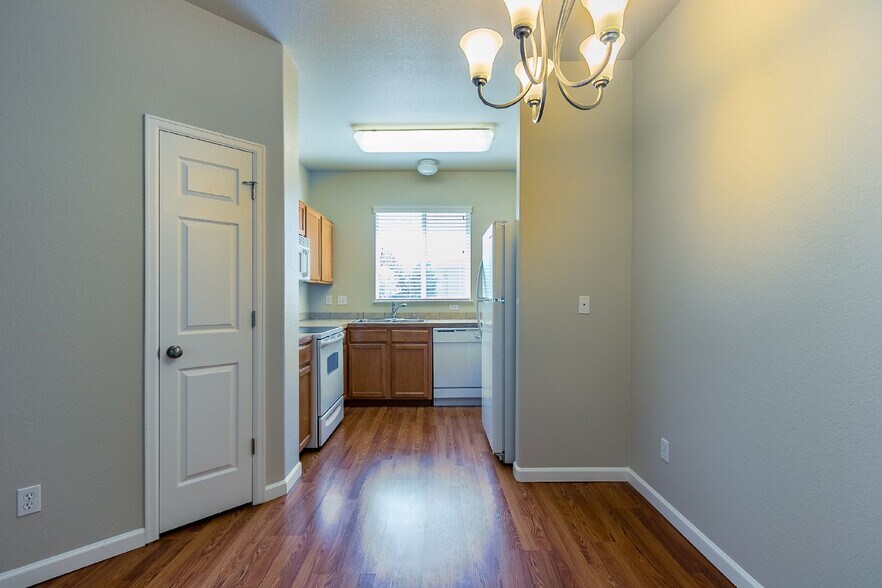 Building Photo - Modern Comfort and Low-Maintenance Living ...