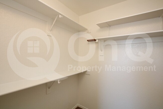 Building Photo - 142 W Smoke Tree Rd
