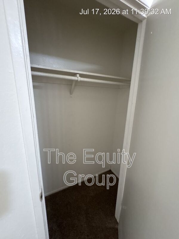 Building Photo - 81 E Hazelwood Dr