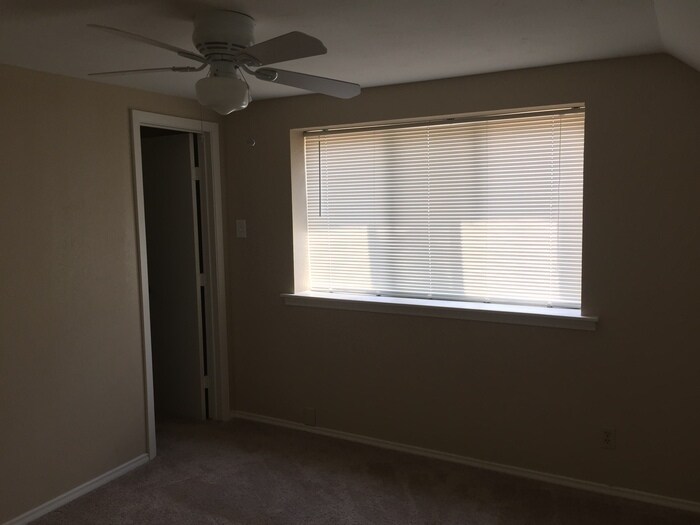 Building Photo - 1718 Glen Alta Dr