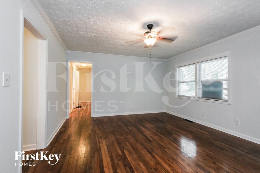 Building Photo - 3549 Tulip Dr