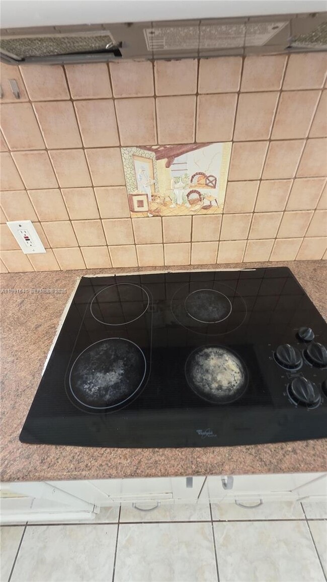 Building Photo - 2114 Biarritz Dr