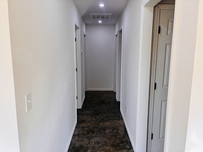 Building Photo - 411 Elm St