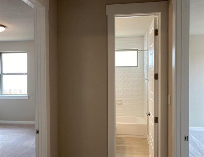 Building Photo - 124 Saturnia Dr