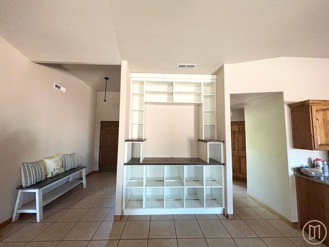 Building Photo - Beautiful home in La Verkin with all the v...