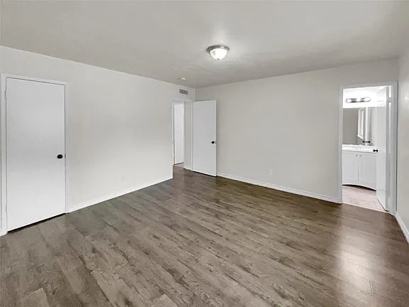 Building Photo - 6102 Lakecrest Dr