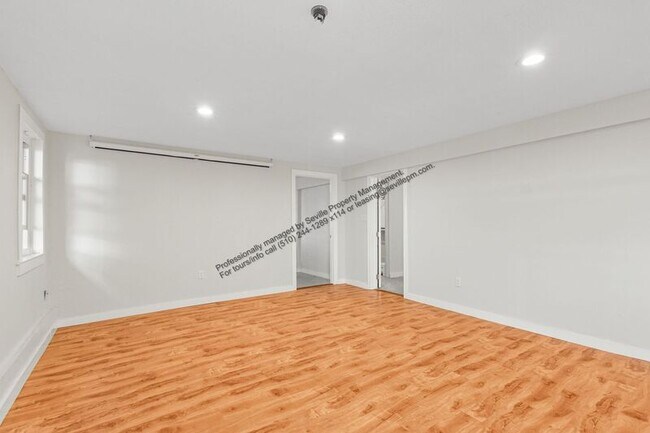 Building Photo - 1119 Center St