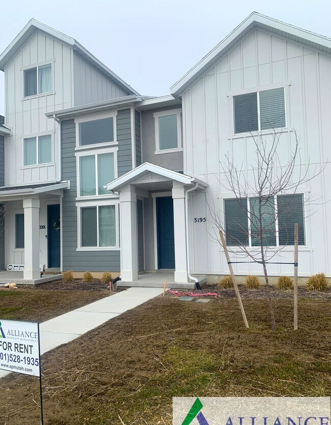 Building Photo - Move In & Get 2 Weeks Free! 3 Bed 2.5 Bath Townhome in West Haven