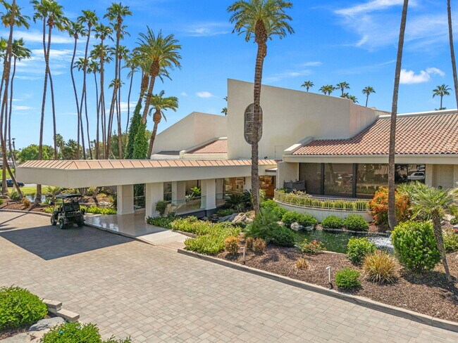 Building Photo - 10 Whittier Ct
