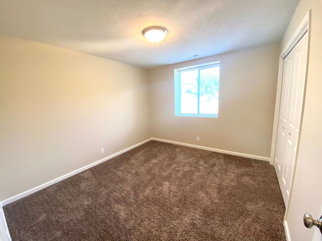Building Photo - Newly Built 4 Bedroom and 3 Bathroom Duple...