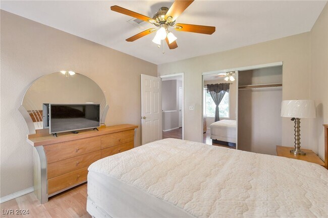 Building Photo - 3472 Townhouse Dr