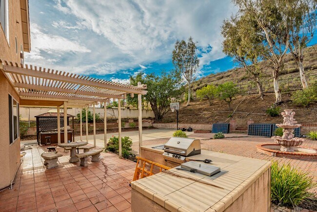 Building Photo - Fully Furnished! Prestige Luxury Single 5bed 3bath House