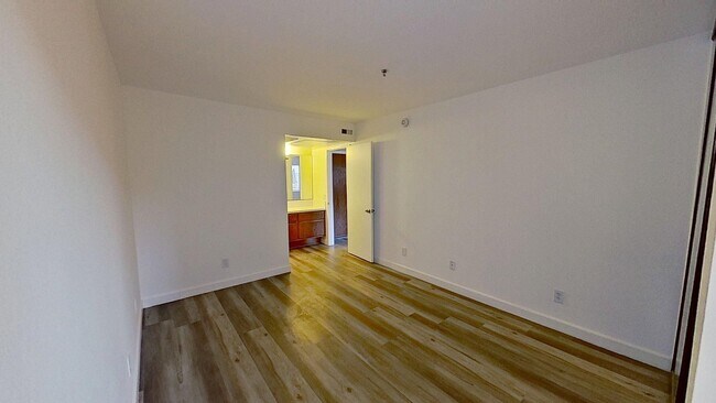 Building Photo - 301 N Ford Ave