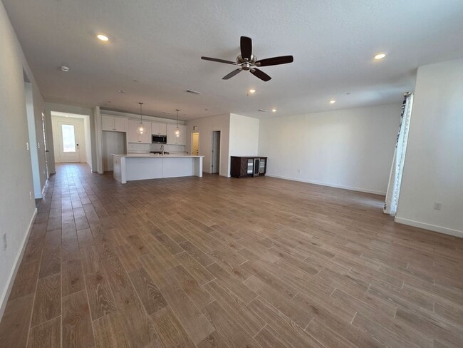 Building Photo - 3 bedroom 2 bathroom home with Solar and y...