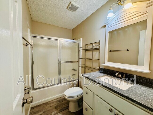 Building Photo - 167 Lauren Ln