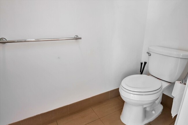 Building Photo - 69 Clementina St