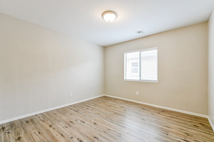 Building Photo - 3884 E Santa Fe Ln