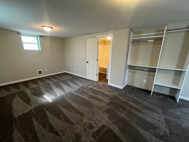 Building Photo - 1138 W 11th St