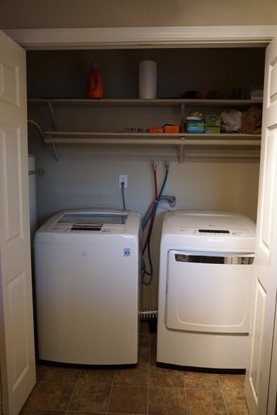 Washer and dryer - in-unit - 1760 W Sunn Fjord Ln