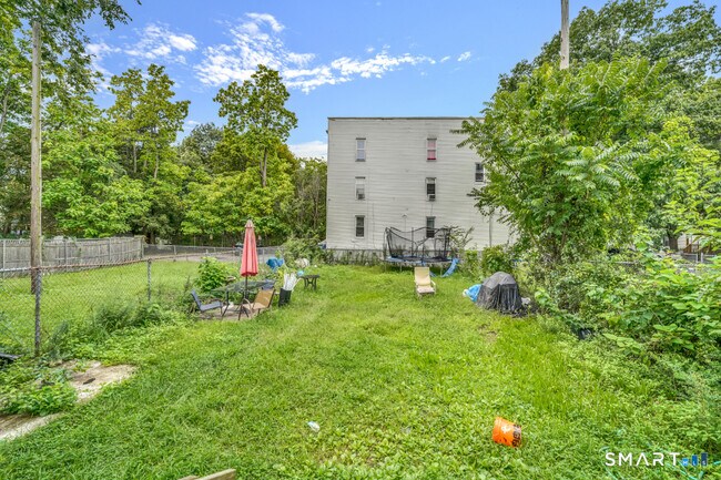 Building Photo - 718 Winchester Ave