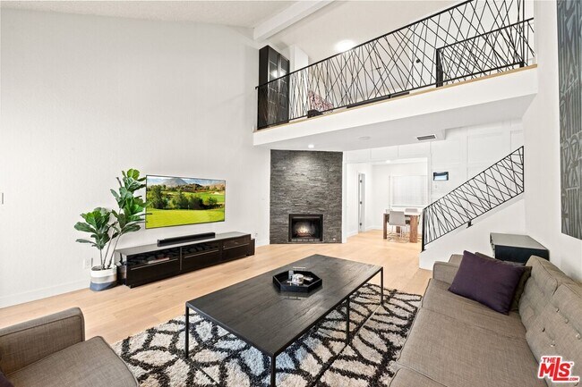 Building Photo - 4069 W Rosecrans Ave