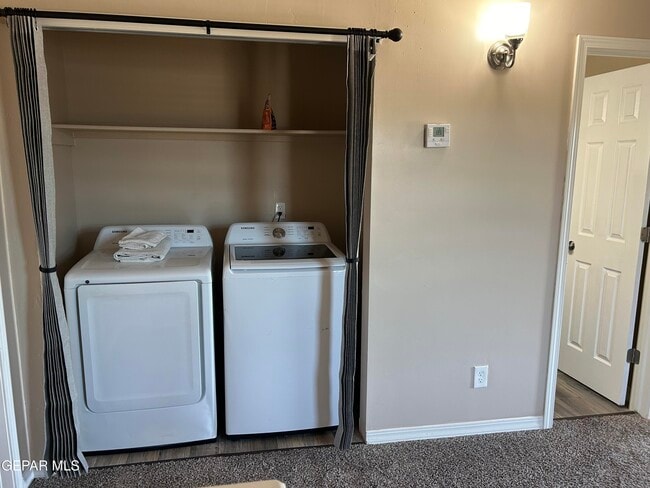 Building Photo - 5717 Manila Dr