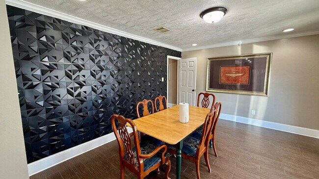 Building Photo - 6335 Tall Willow Dr